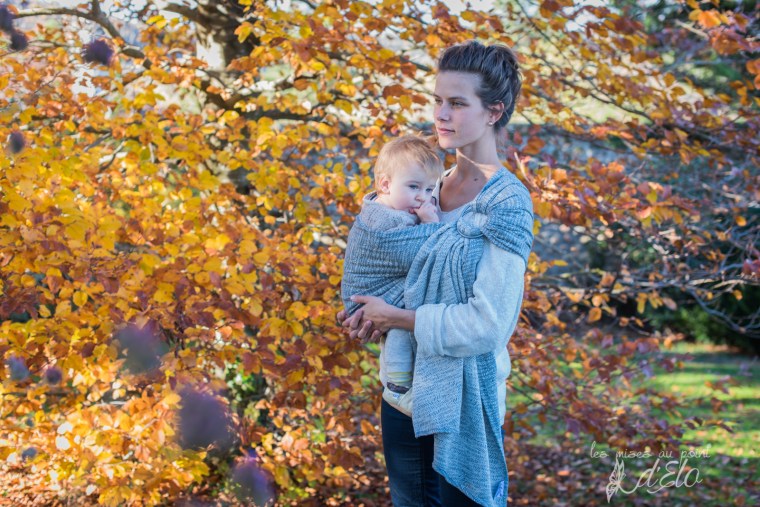 Séance famille parents et bébé en portage - Shooting commercial avec Néobulle
