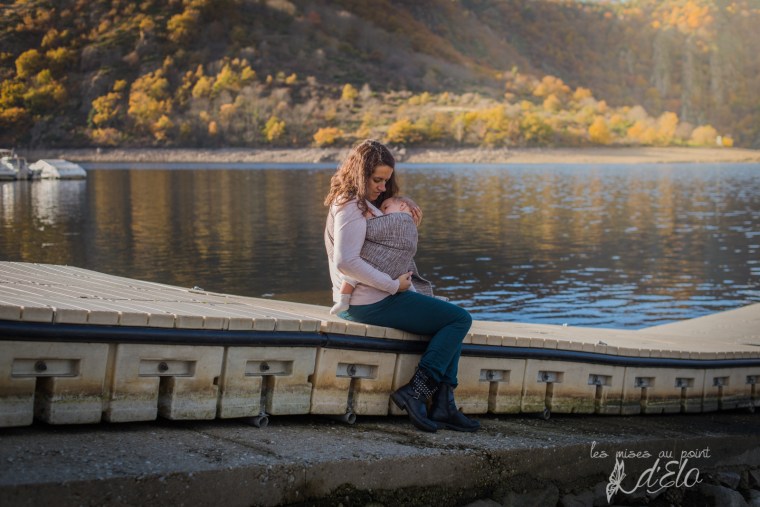 Séance famille parents et bébé en portage - Shooting commercial avec Néobulle