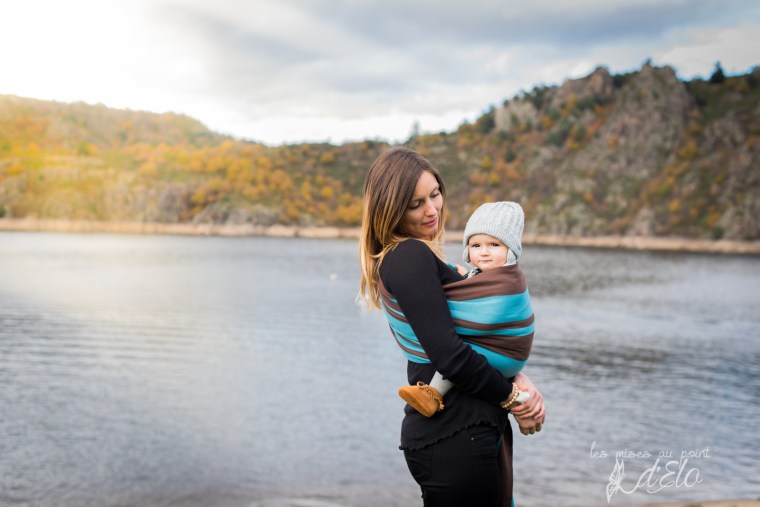 Séance famille parents et bébé en portage - Shooting commercial avec Néobulle