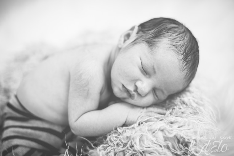 Photographe Monistrol sur Loire séance nouveau né bébé Haute Loire 