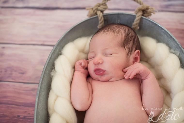 Photographe Monistrol sur Loire séance nouveau né bébé Haute Loire 